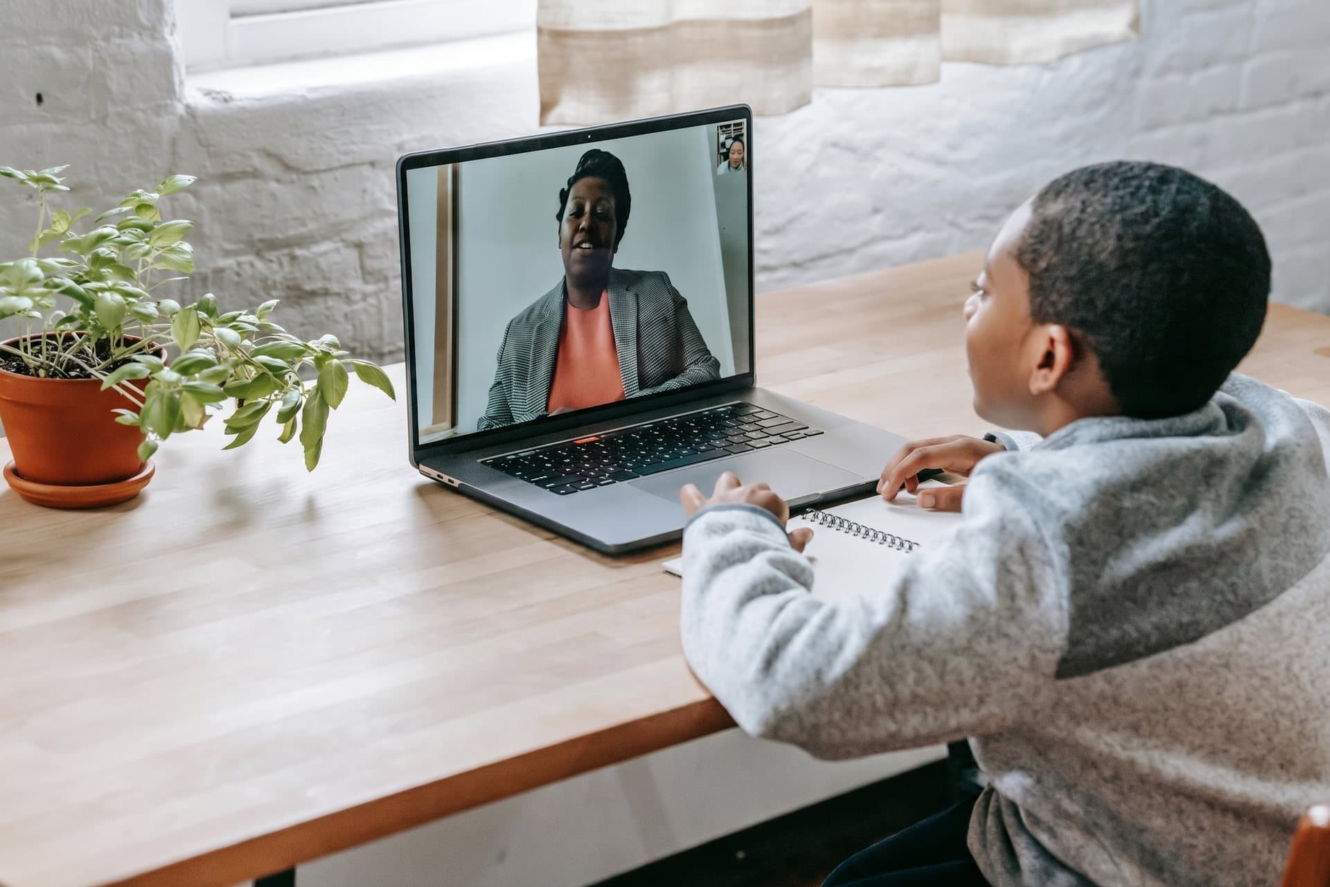 Child having an online speech therapy session